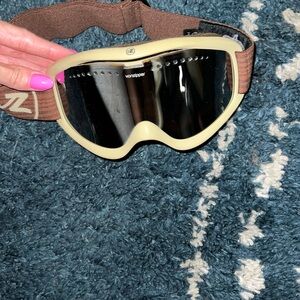 Von zipper Snowboard / Ski goggles. Brown strap